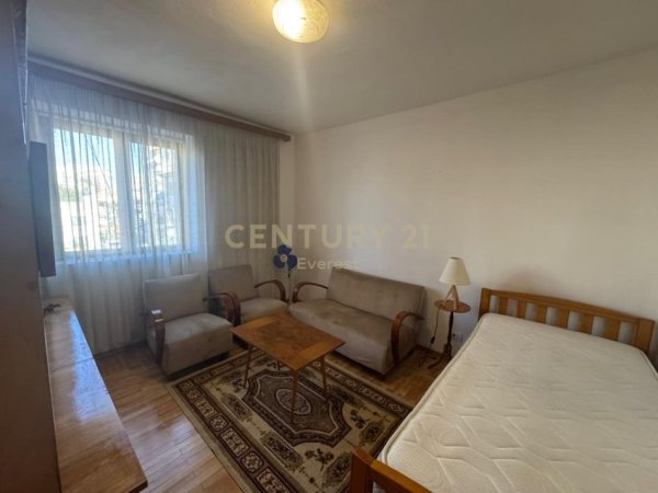 Tirane, jepet me qera apartament 3+1 Kati 2, 88 m² 600 € (Rruga Fortuzi)