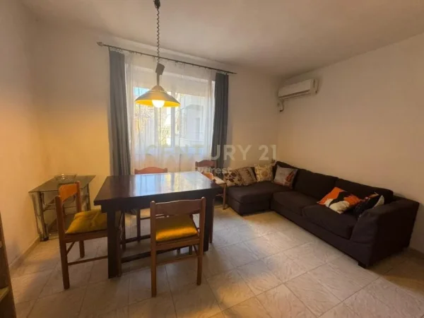 Tirane, jepet me qera apartament 3+1 Kati 2, 88 m² 600 € (Rruga Fortuzi)