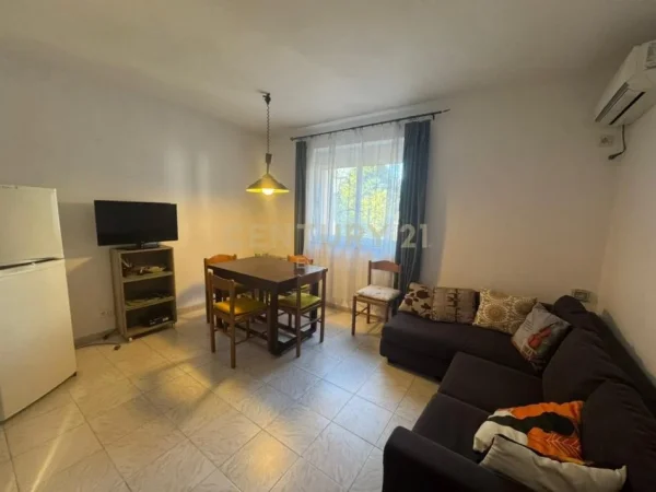 Tirane, jepet me qera apartament 3+1 Kati 2, 88 m² 600 € (Rruga Fortuzi)