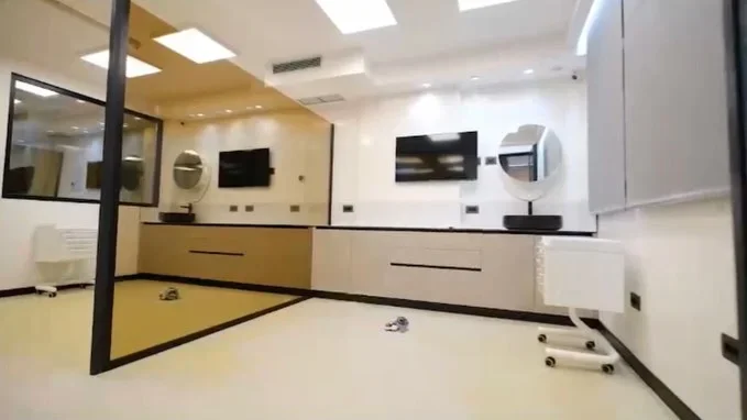 Tirane, shitet ambjent biznesi , 106 m² 295.000 € 