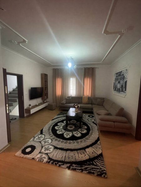 Tirane, shitet apartament 2+1+Ballkon Kati 2, 90 m² (5 maji)