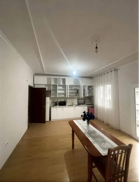 Tirane, shitet apartament 2+1+Ballkon Kati 2, 90 m² (5 maji)