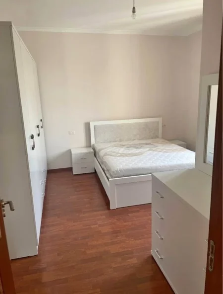 Tirane, shitet apartament 2+1+Ballkon Kati 2, 90 m² (5 maji)
