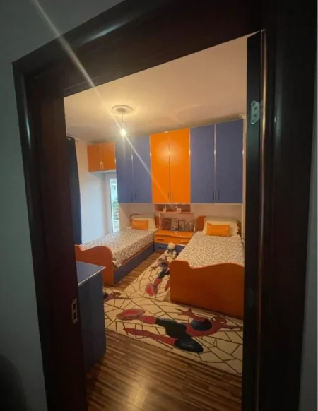 Tirane, shitet apartament 2+1+Ballkon Kati 2, 90 m² (5 maji)