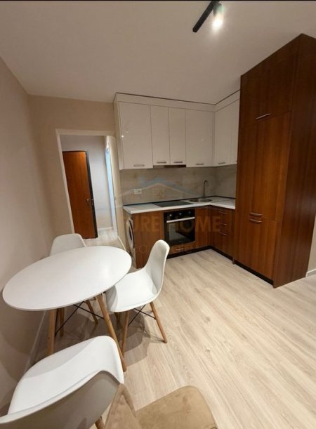 Tirane, jepet me qera apartament 2+1 Kati 1, 55 m² 550 € (Oxhaku)