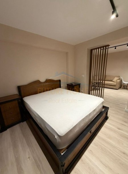 Tirane, jepet me qera apartament 2+1 Kati 1, 55 m² 550 € (Oxhaku)