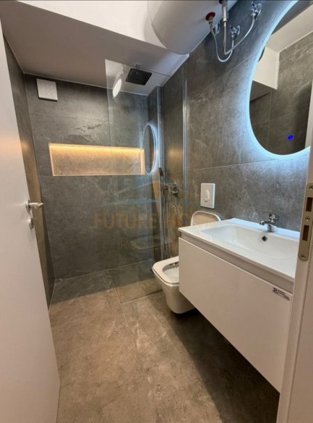 Tirane, jepet me qera apartament 2+1 Kati 1, 55 m² 550 € (Oxhaku)