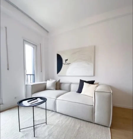 Tirane, jepet me qera apartament 1+1 Kati 1, 65 m² 900 € (stacioni i trenit)