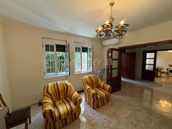 Tirane, shitet shtepi 2+1 Kati 0, 179 m² 270.000 € (Shkolla e Kuqe)CAPITAL130678