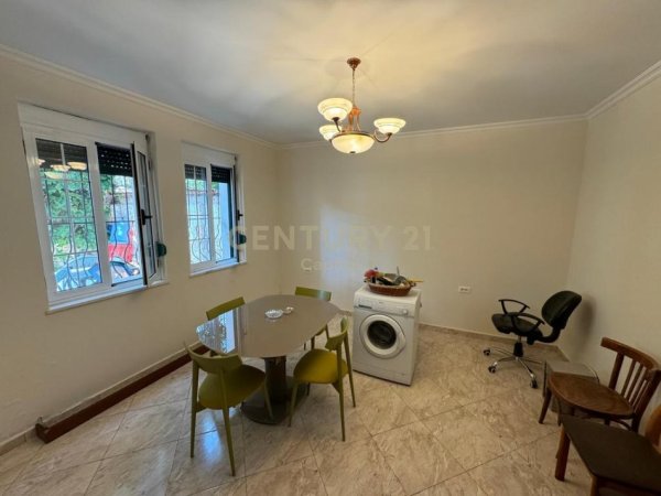 Tirane, shitet shtepi 2+1 Kati 0, 179 m² 270.000 € (Shkolla e Kuqe)CAPITAL130678