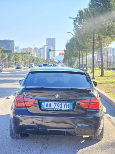 Tirane, shes makine bmw 320d Nafte, e zeze manuale Kondicioner 260.000 km 5.000 €