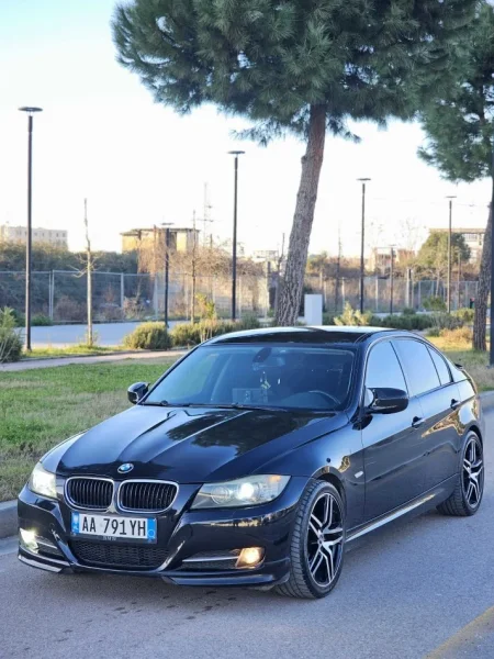 Tirane, shes makine bmw 320d Nafte, e zeze manuale Kondicioner 260.000 km 5.000 €