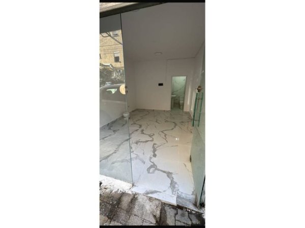 Tirane, jepet me qera ambjent biznesi Kati 0, 17 m² 400 € (Komuna e Parisit)bot130641