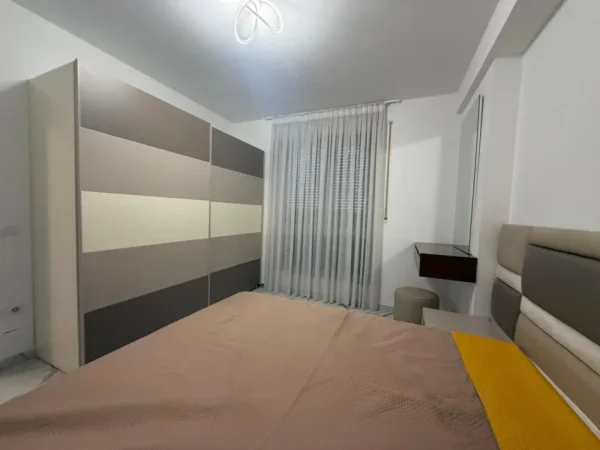 Tirane, jepet me qera apartament 2+1 , 75 m² 800 € 