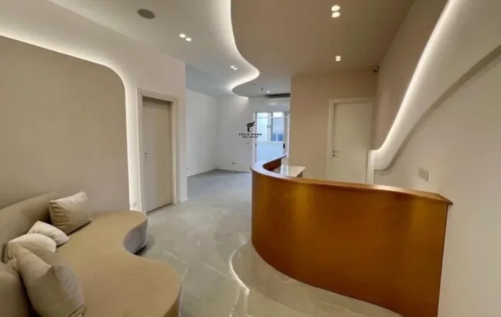 Tirane, jepet me qera zyre Kati 2, 140 m² 1.600 € (stacioni i trenit)