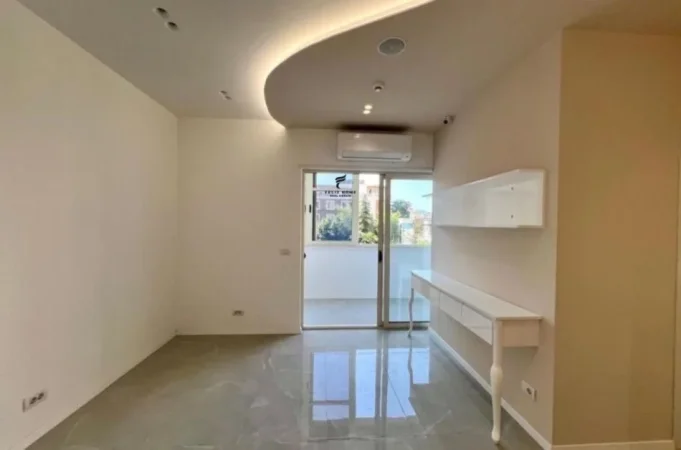 Tirane, jepet me qera zyre Kati 2, 140 m² 1.600 € (stacioni i trenit)