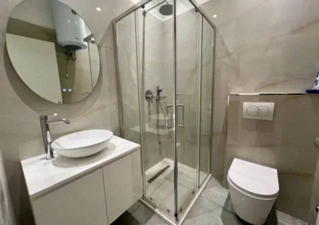 Tirane, jepet me qera zyre Kati 2, 140 m² 1.600 € (stacioni i trenit)