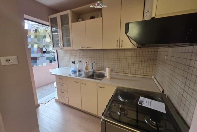 Tirane, jepet me qera apartament 1+1 Kati 4, 67 m² 590 € (myslym shyri)