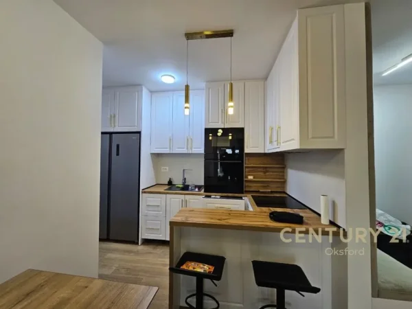 Tirane, jepet me qera apartament 2+1 Kati 7, 750 m² 750 € 