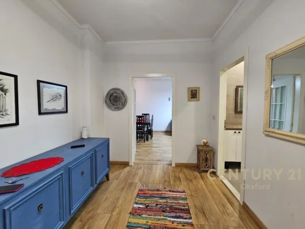 Tirane, jepet me qera apartament 1+1 Kati 8, 70 m² 520 €