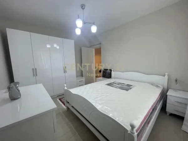 Tirane, jepet me qera apartament 3+1+Aneks Kati 5, 79 m² 690 € (Rruga Fortuzi)