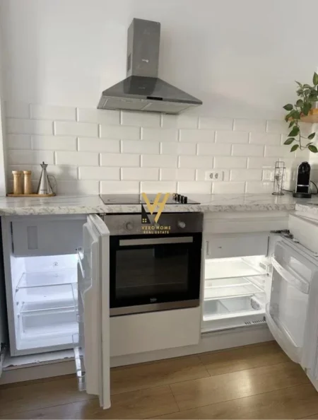 Tirane, jepet me qera apartament 1+1+Ballkon Kati 1, 65 m² 900 € (JORDAN MISJA)