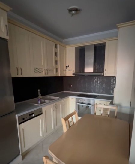 Tirane, jepet me qera apartament 2+1 Kati 9, 100 m² 900 € (BLLOKU)