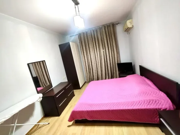 Tirane, jepet me qera apartament 2+1 Kati 5, 100 m² 800 € (Pazari i Ri)