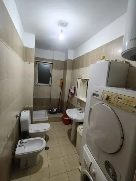 Tirane, jepet me qera apartament 2+1 Kati 5, 100 m² 800 € (Pazari i Ri)