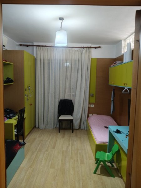 Tirane, jepet me qera apartament 2+1 Kati 5, 100 m² 800 € (Pazari i Ri)