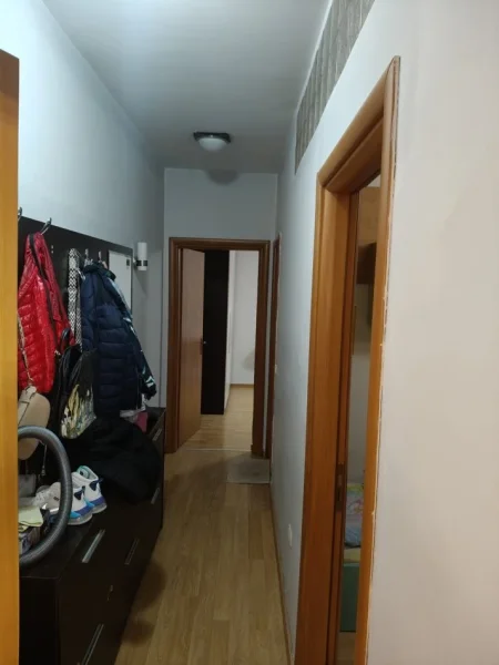 Tirane, jepet me qera apartament 2+1 Kati 5, 100 m² 800 € (Pazari i Ri)