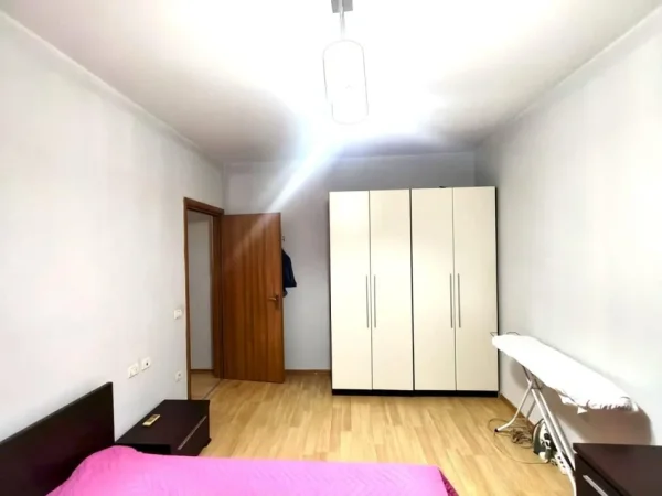 Tirane, jepet me qera apartament 2+1 Kati 5, 100 m² 800 € (Pazari i Ri)
