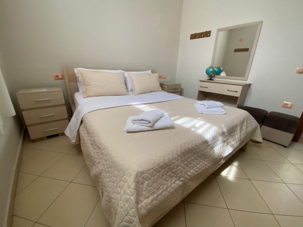 Tirane, jepet me qera apartament 3+1 , 80 m² 850 € (BULEVARDI ZOGU I PARE)