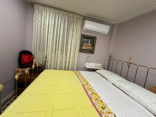 Tirane, jepet me qera shtepi 1+1+Ballkon Kati 1, 100 m² 500 € (Shkolla e Kuqe)