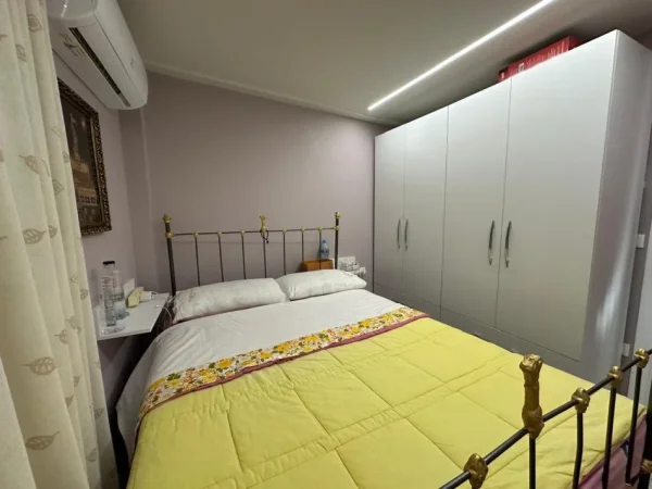 Tirane, jepet me qera shtepi 1+1+Ballkon Kati 1, 100 m² 500 € (Shkolla e Kuqe)