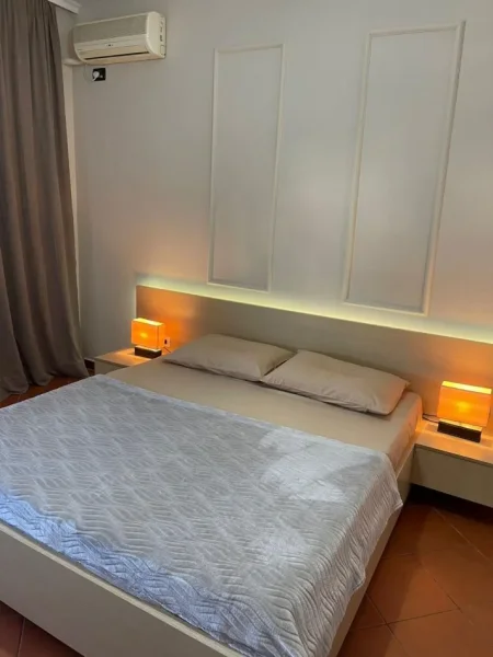 Tirane, jepet me qera apartament 2+1 Kati 8, 85 m² 800 € (bllok)