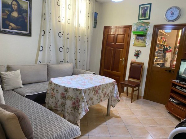 Tirane, jepet me qera zyre , 80 m² 850 € (BULEVARDI ZOGU I PARE)