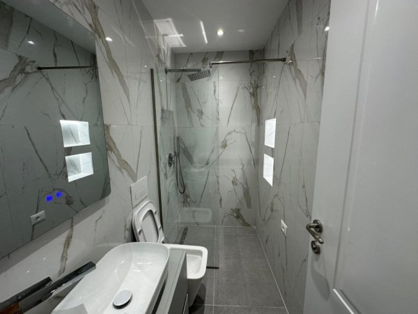 Tirane, jepet me qera apartament duplex 2+1 , 100 m² 1.100 € 