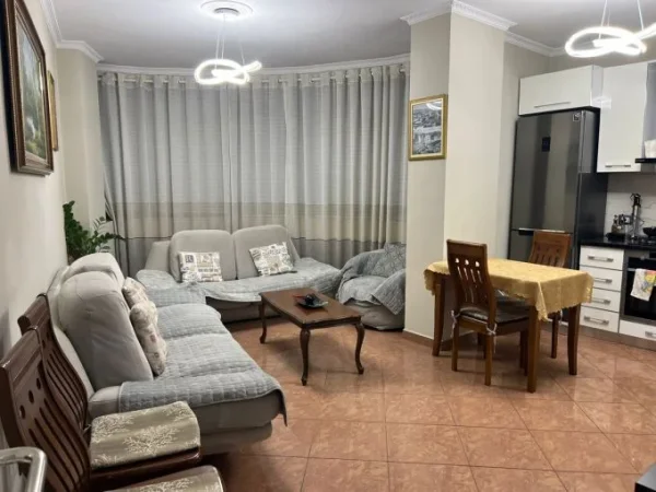 Tirane, jepet me qera apartament 2+1+Ballkon , 105 m² 1.300 € (ne Qender , Top Albania Fast Food)