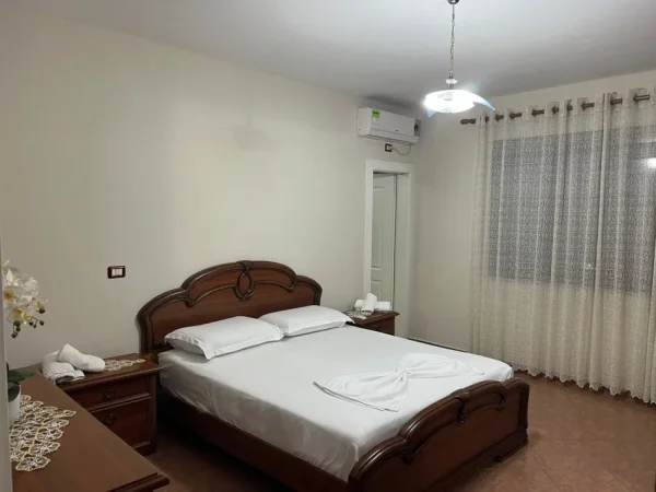 Tirane, jepet me qera apartament 2+1 Kati 5, 105 m² 1.300 € (Rruga e Kavajes)
