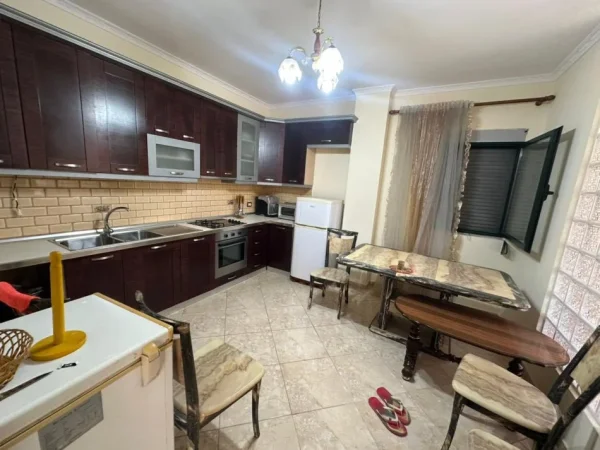 Durres, shes apartament 3+1+Ballkon Kati 2, (iliria 0692039456)