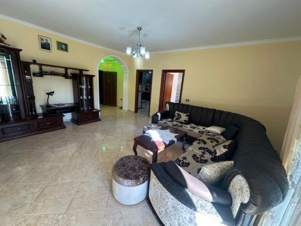 Durres, shes apartament 3+1+Ballkon Kati 2, (iliria 0692039456)