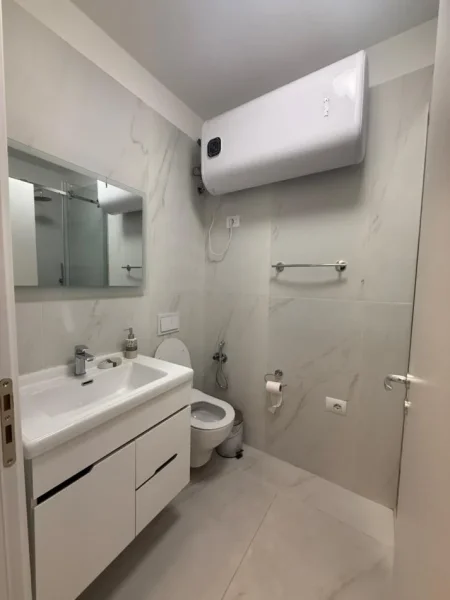 Tirane, jepet me qera apartament 2+1+ nje post parkim Kati 4, 80 m² 800 € (Myslym Shyri)