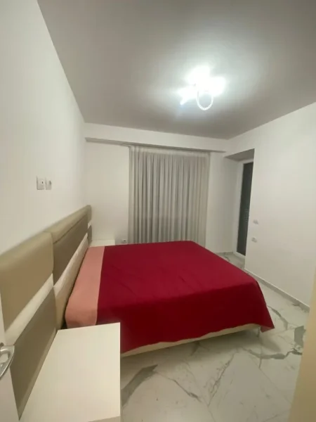 Tirane, jepet me qera apartament 2+1+ nje post parkim Kati 4, 80 m² 800 € (Myslym Shyri)