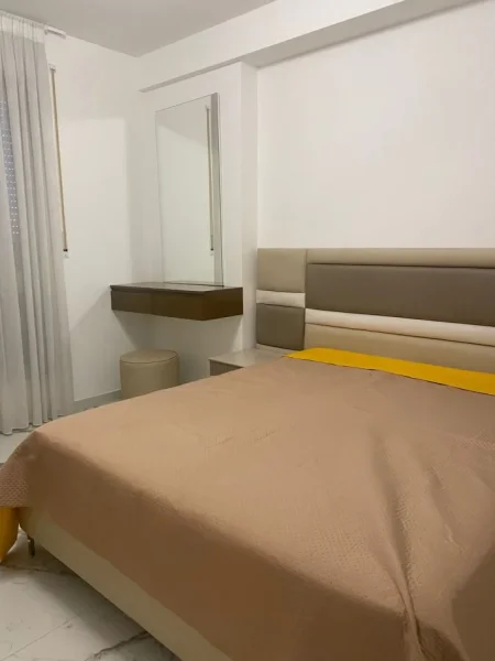 Tirane, jepet me qera apartament 2+1+ nje post parkim Kati 4, 80 m² 800 € (Myslym Shyri)