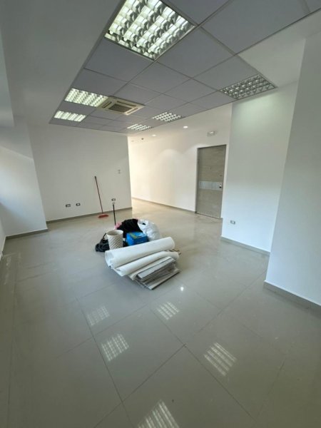 Tirane, jepet me qera zyre , 166 m² (Rruga e Elbasanit)