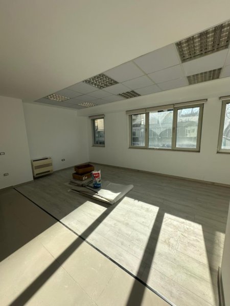 Tirane, jepet me qera zyre , 166 m² (Rruga e Elbasanit)