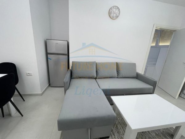 Tirane, jepet me qera apartament 1+1+Ballkon Kati 1, 50 m² 450 € (Kopshti Botanik)