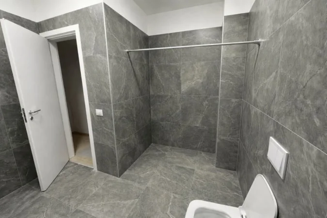 Tirane, jepet me qera zyre Kati 9, 145 m² 800 € (Rruga Gryka e Kacanikut)