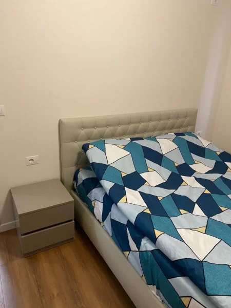 Tirane, jepet me qera apartament 1+1+Ballkon Kati 3, 65 m² 650 € 